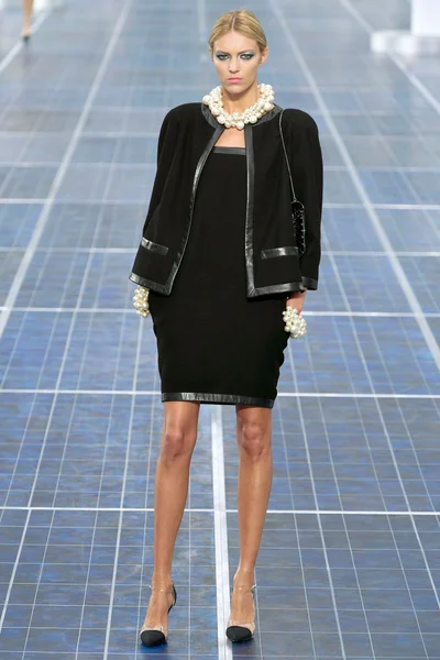 Look 3